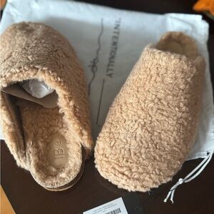 Intentionally Blank APRÈS Slipper Tan Faux Shearling Slides Size 9 w/ Dust Bag